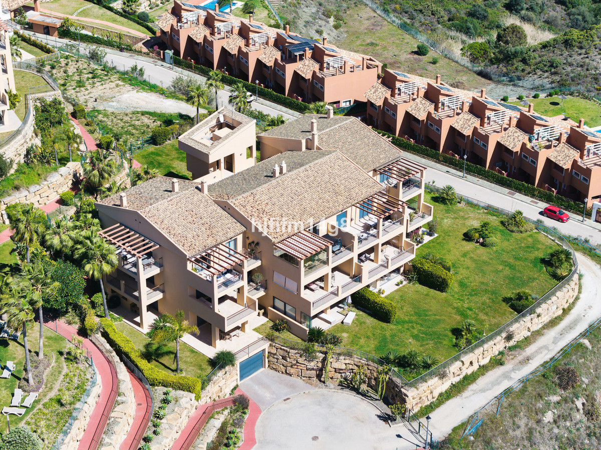 2 Bed Apartment for sale in Benahavís Costa Del Sol, Málaga, Spain