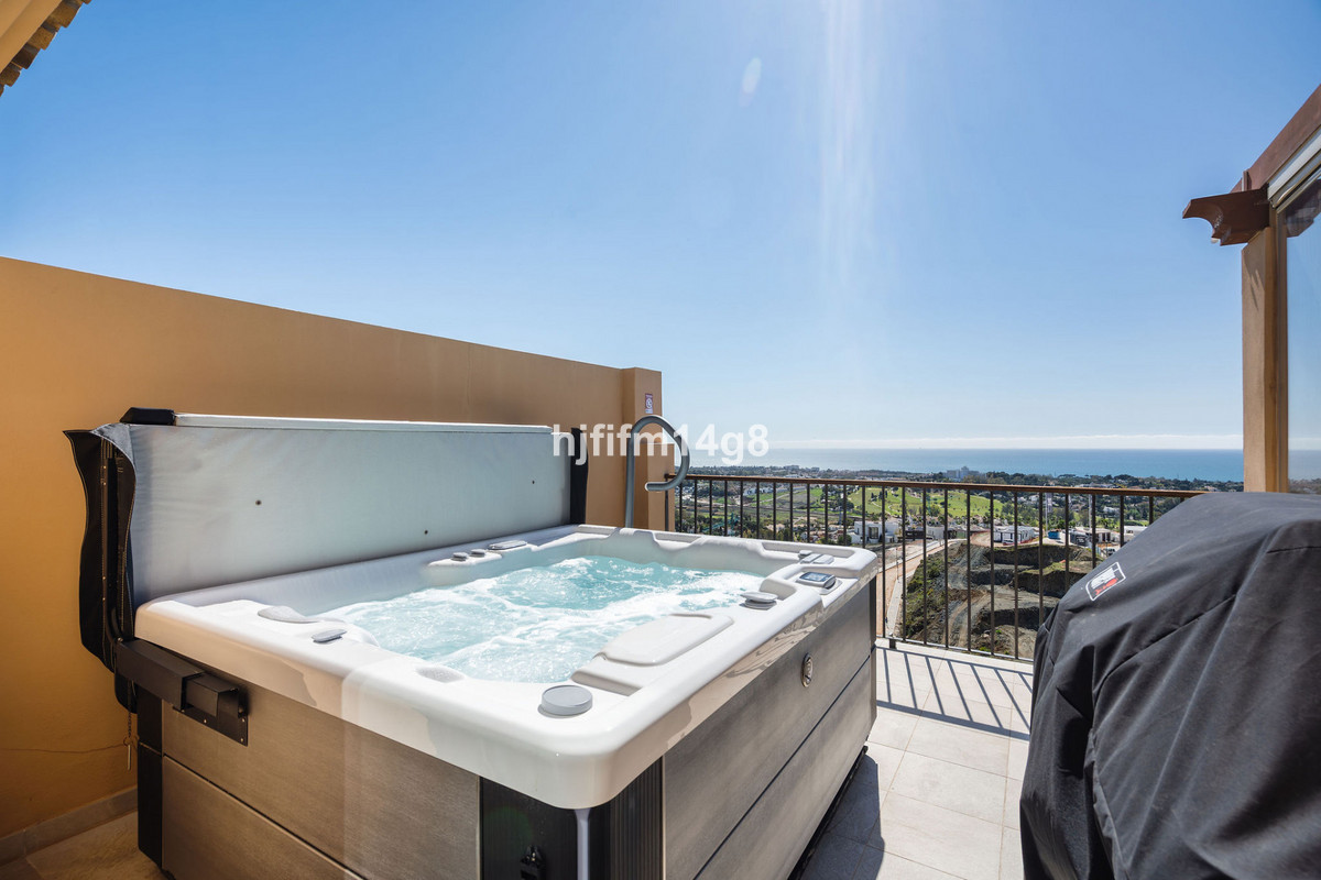 2 Bed Apartment for sale in Benahavís Costa Del Sol, Málaga, Spain