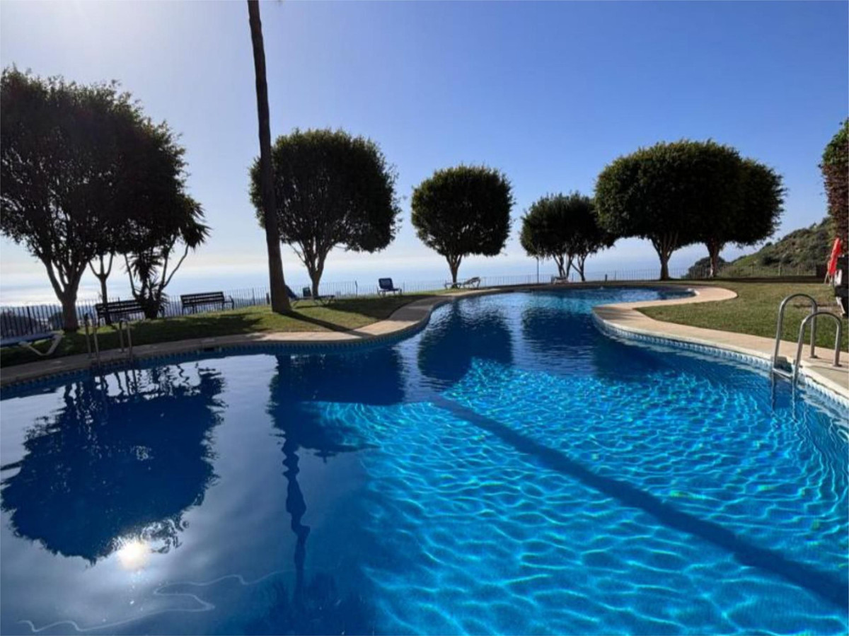 Se vende Apartamento Planta Media de 2 dormitorios en Costa Del Sol, Málaga, España