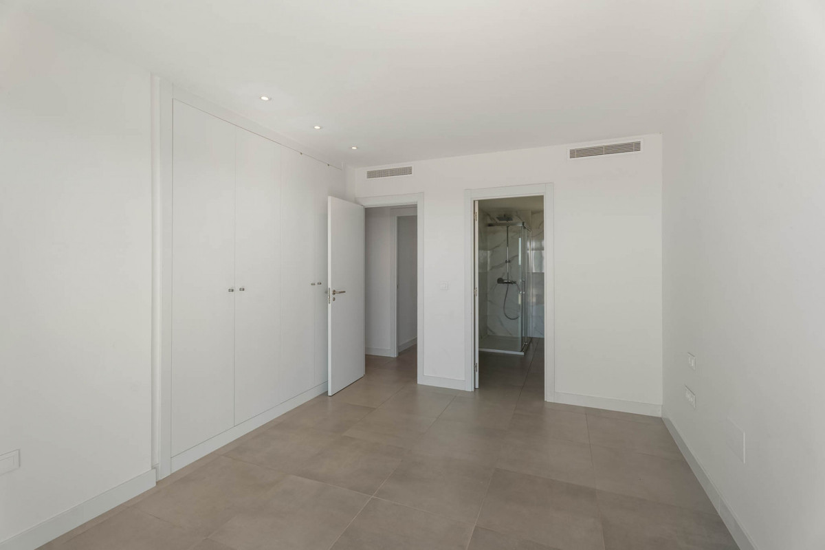 3 Bed Apartment for sale in Estepona Costa Del Sol, Málaga, Spain