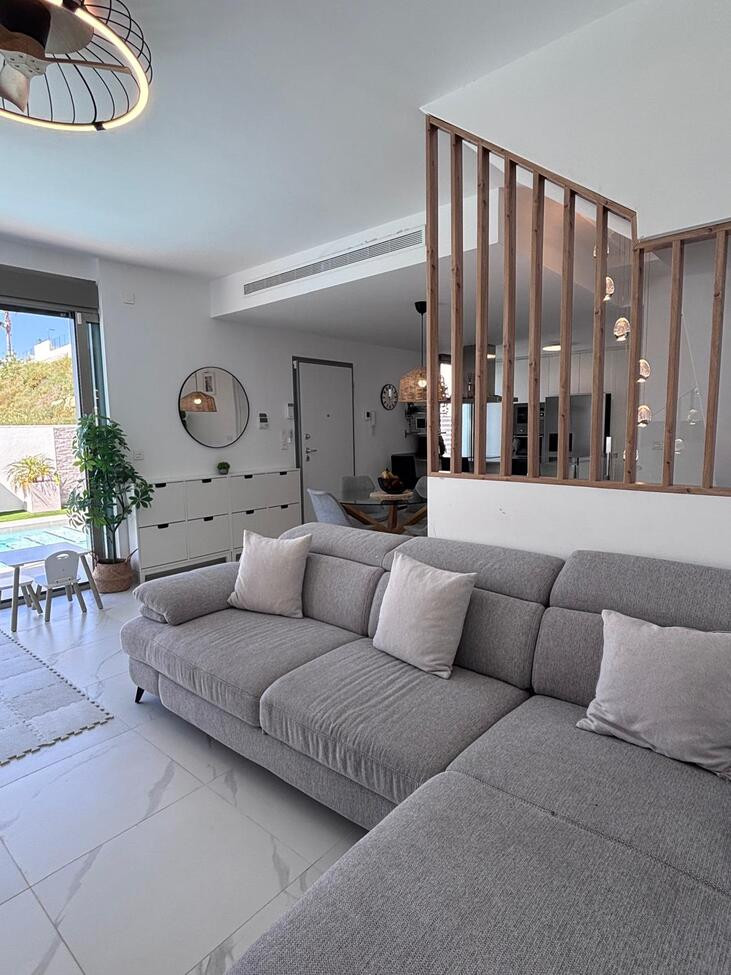 Se vende Villa - Chalet de 5 dormitorios en Costa Blanca, Alicante, España