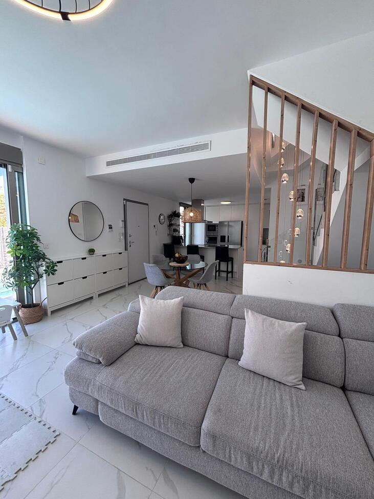 Se vende Villa - Chalet de 5 dormitorios en Costa Blanca, Alicante, España