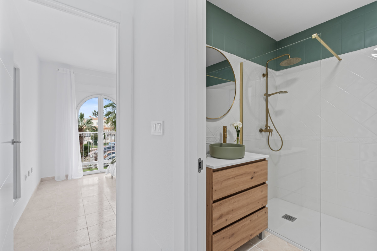 2 Bed Townhouse for sale in Playa Flamenca Costa Blanca, Alicante, Spain