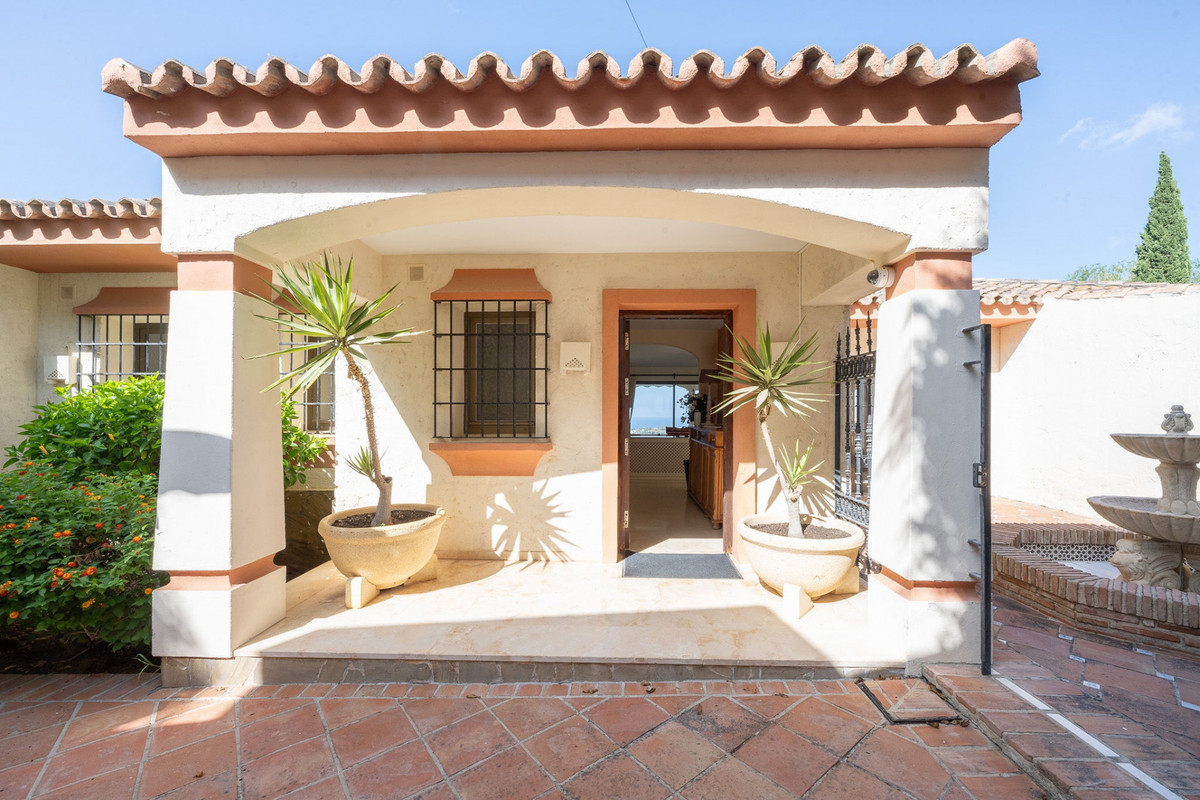 5 Bed Townhouse for sale in El Rosario Costa Del Sol, Málaga, Spain