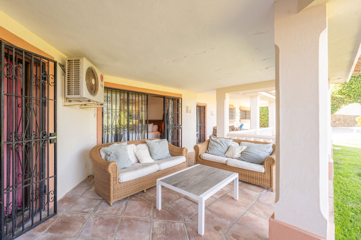 5 Bed Townhouse for sale in El Rosario Costa Del Sol, Málaga, Spain