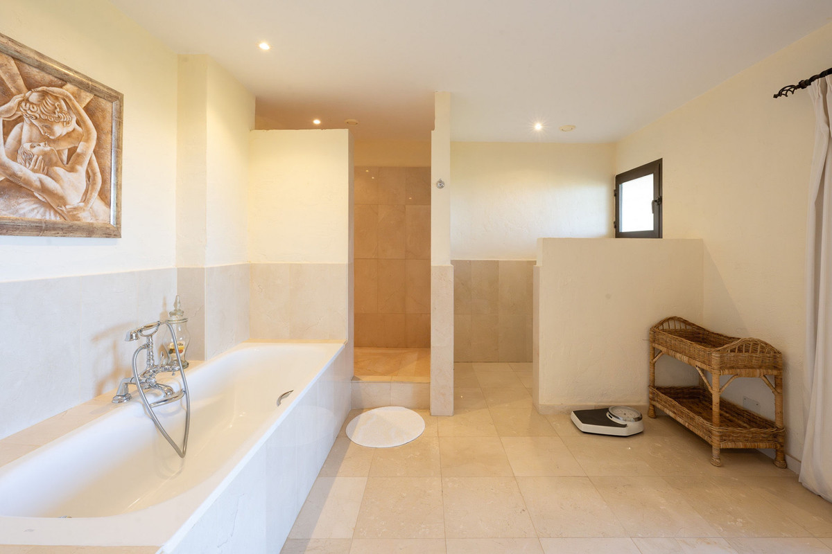 5 Bed Townhouse for sale in El Rosario Costa Del Sol, Málaga, Spain