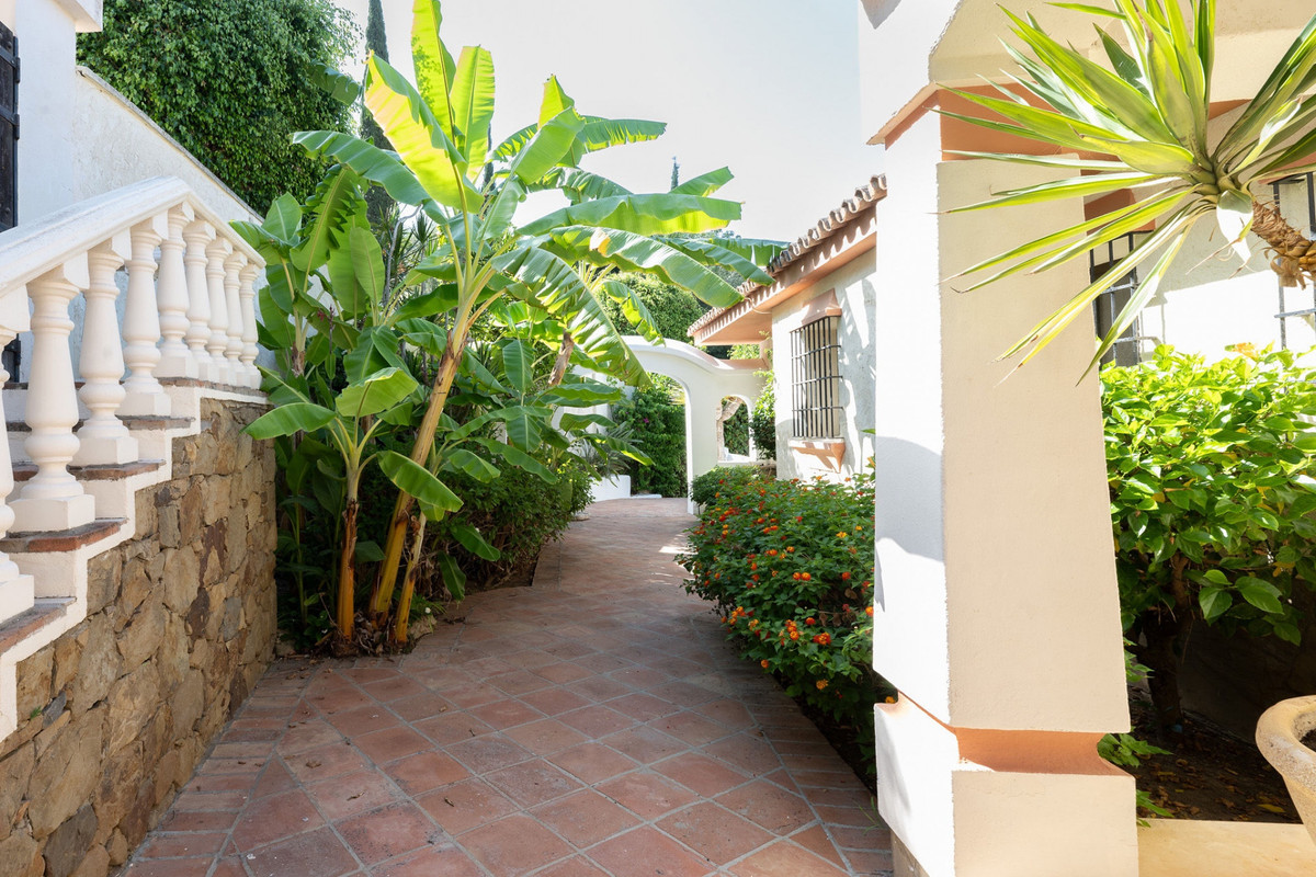 5 Bed Townhouse for sale in El Rosario Costa Del Sol, Málaga, Spain