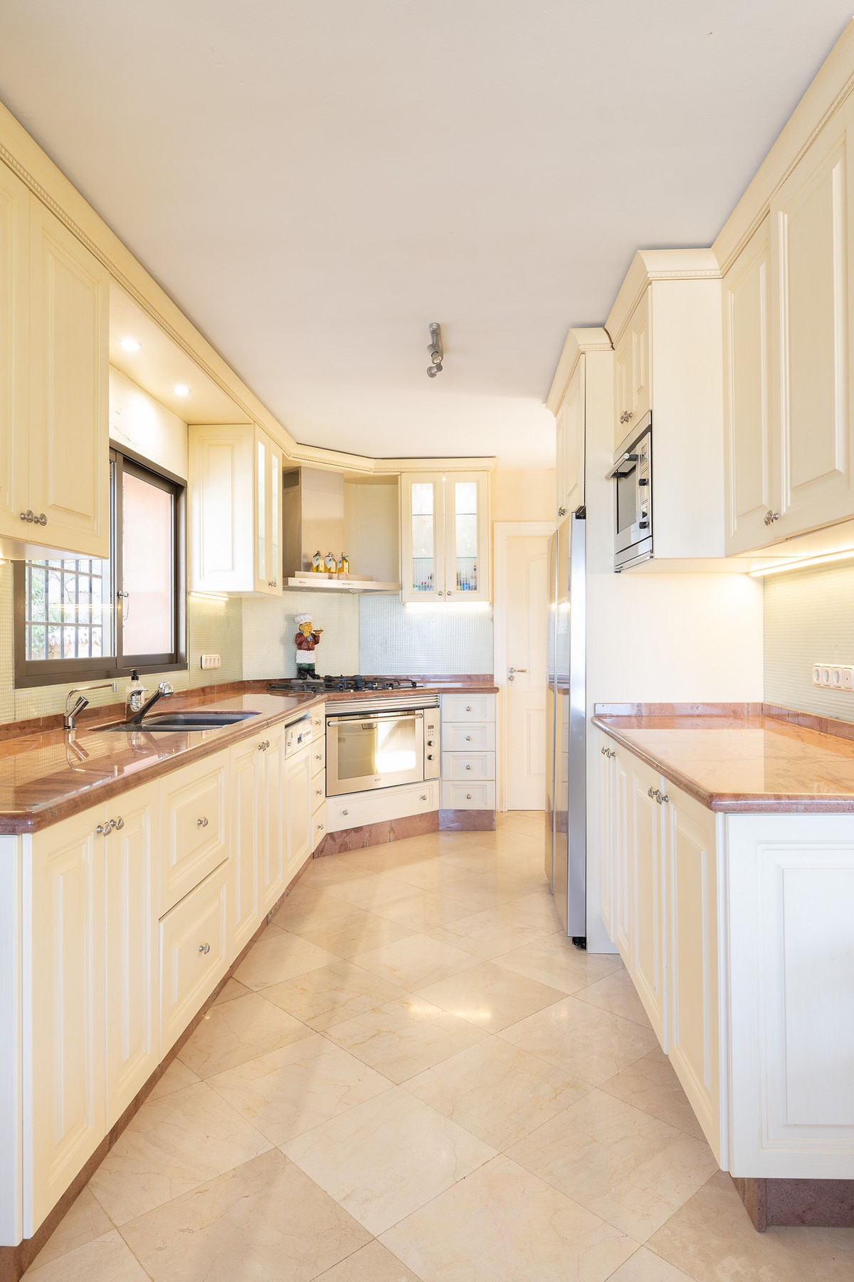 5 Bed Townhouse for sale in El Rosario Costa Del Sol, Málaga, Spain