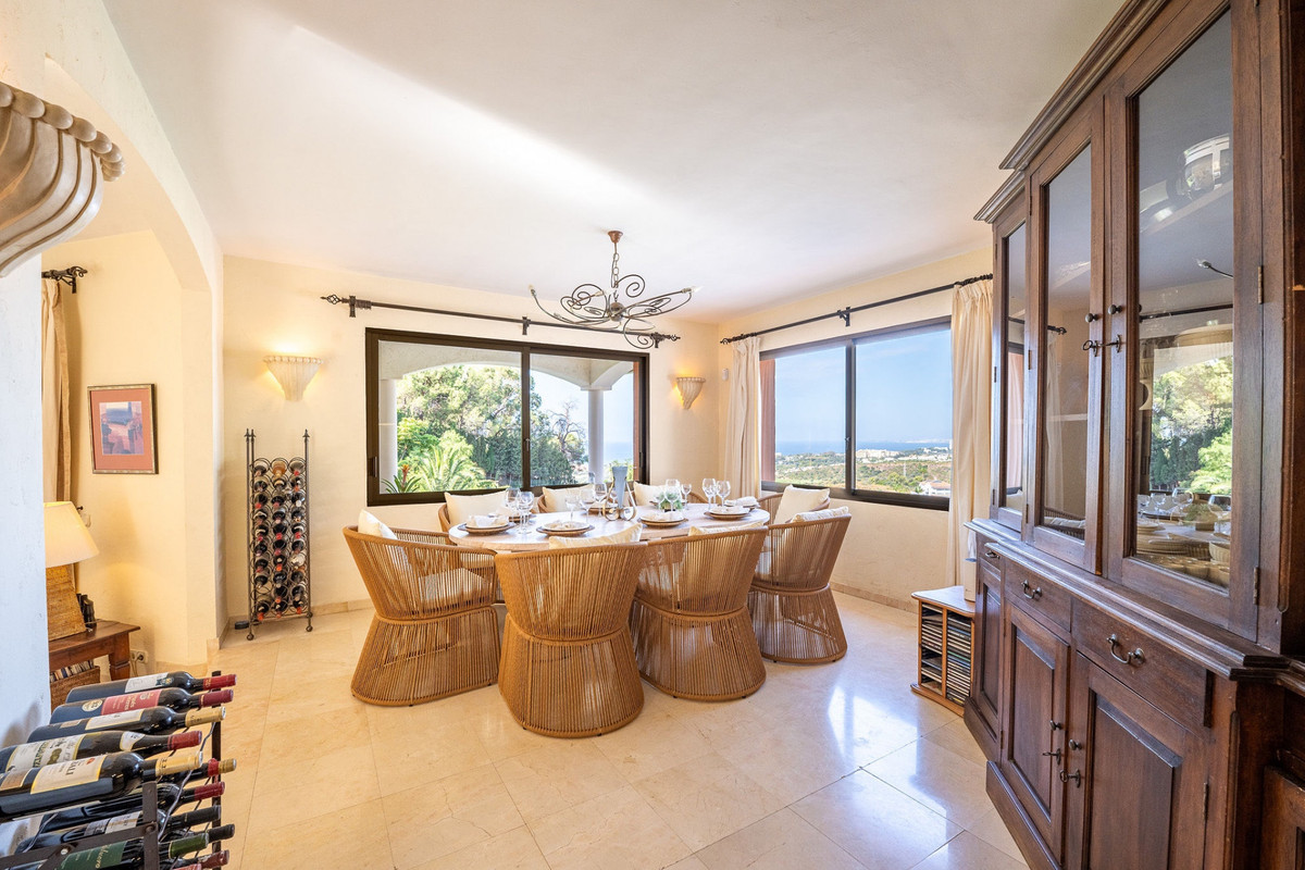 5 Bed Townhouse for sale in El Rosario Costa Del Sol, Málaga, Spain