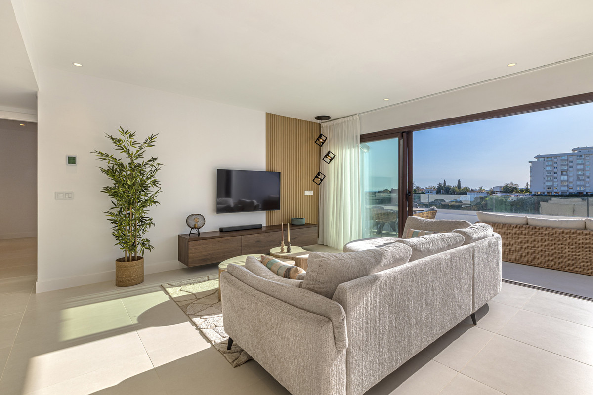 2 Bed Apartment for sale in Fuengirola Costa Del Sol, Málaga, Spain