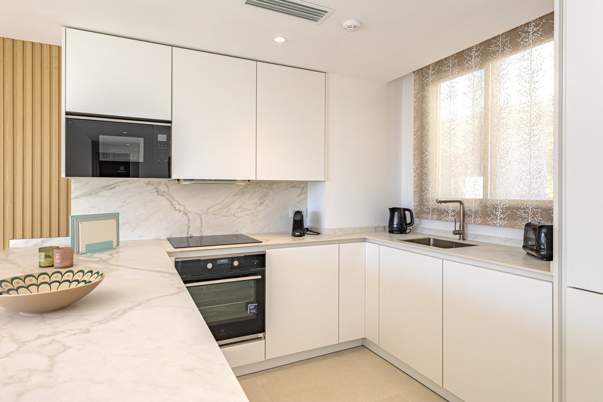 2 Bed Apartment for sale in Fuengirola Costa Del Sol, Málaga, Spain