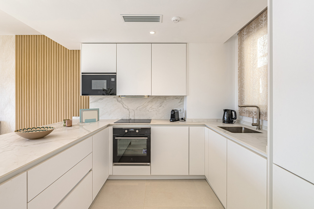 2 Bed Apartment for sale in Fuengirola Costa Del Sol, Málaga, Spain