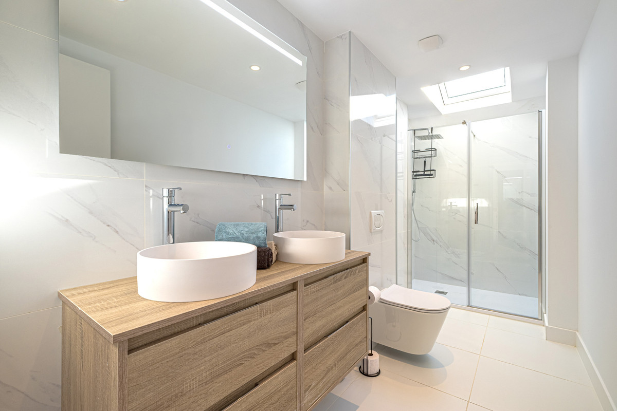 2 Bed Apartment for sale in Fuengirola Costa Del Sol, Málaga, Spain