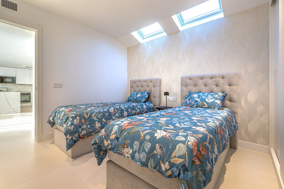 2 Bed Apartment for sale in Fuengirola Costa Del Sol, Málaga, Spain