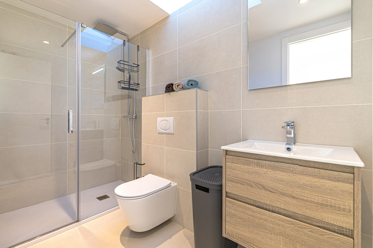 2 Bed Apartment for sale in Fuengirola Costa Del Sol, Málaga, Spain