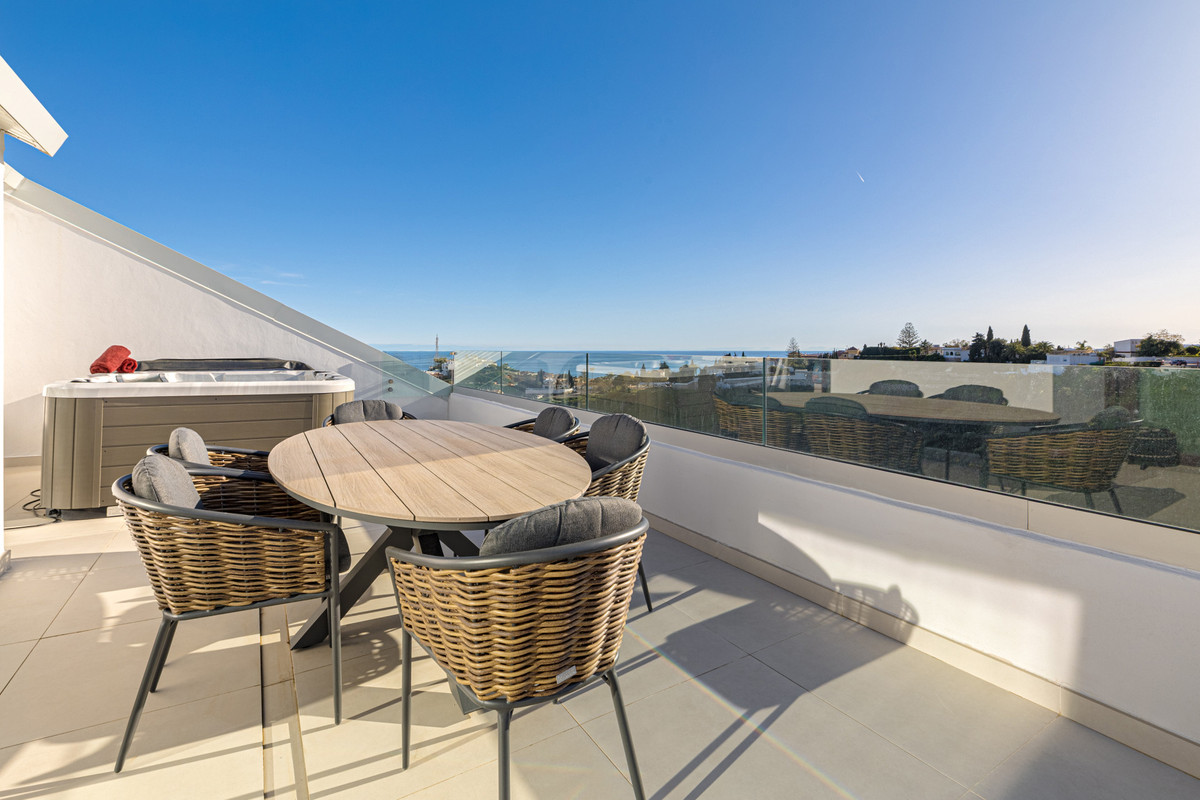 2 Bed Apartment for sale in Fuengirola Costa Del Sol, Málaga, Spain