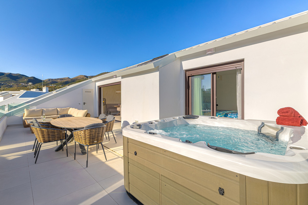 2 Bed Apartment for sale in Fuengirola Costa Del Sol, Málaga, Spain