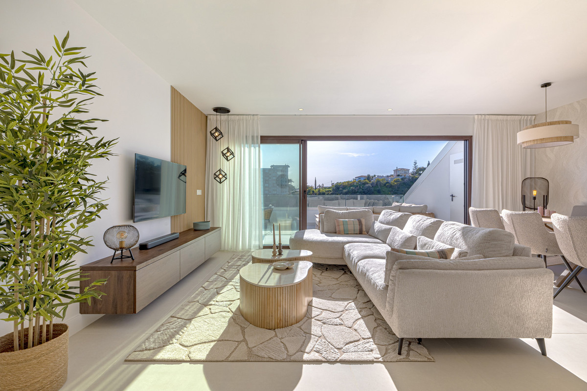 2 Bed Apartment for sale in Fuengirola Costa Del Sol, Málaga, Spain