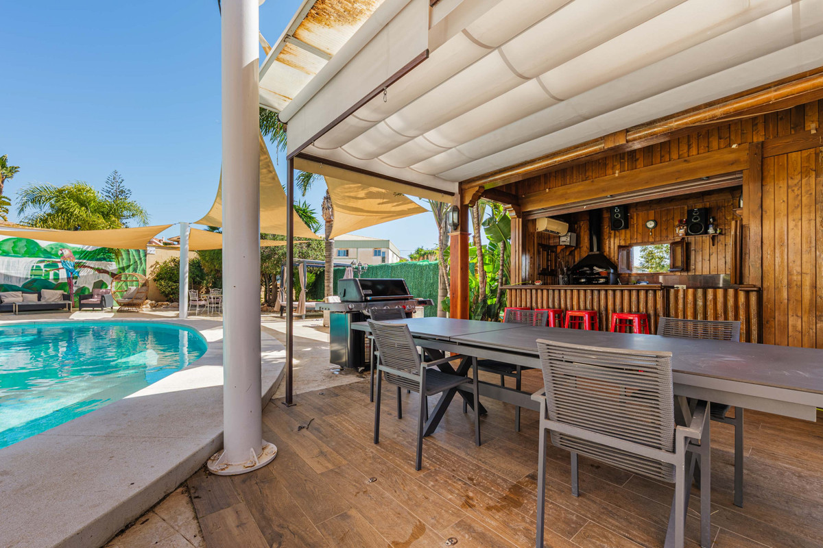 8 Bed Townhouse for sale in Puerto De La Torre Costa Del Sol, Málaga, Spain