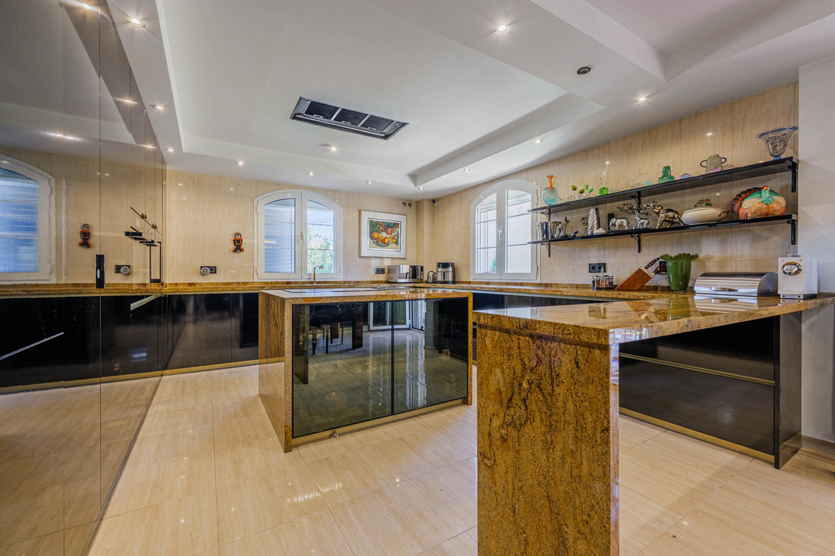 8 Bed Townhouse for sale in Puerto De La Torre Costa Del Sol, Málaga, Spain