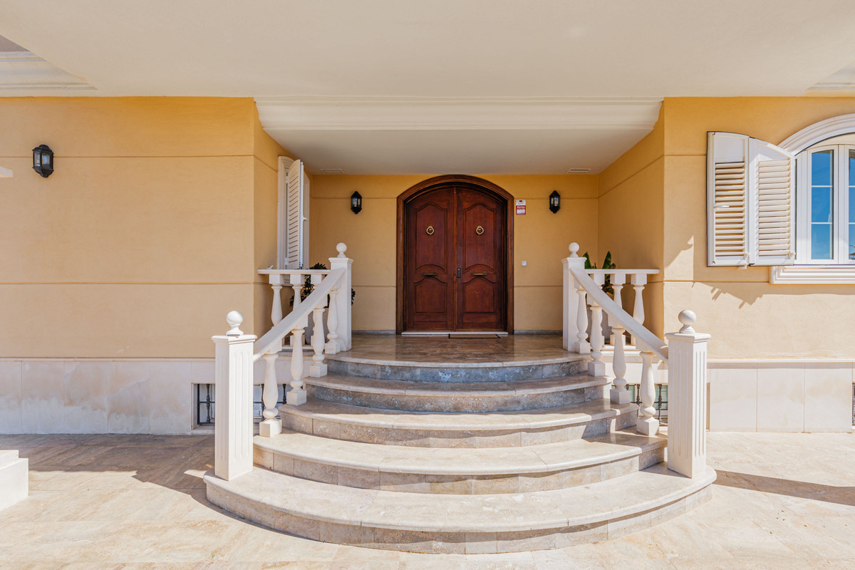 8 Bed Townhouse for sale in Puerto De La Torre Costa Del Sol, Málaga, Spain