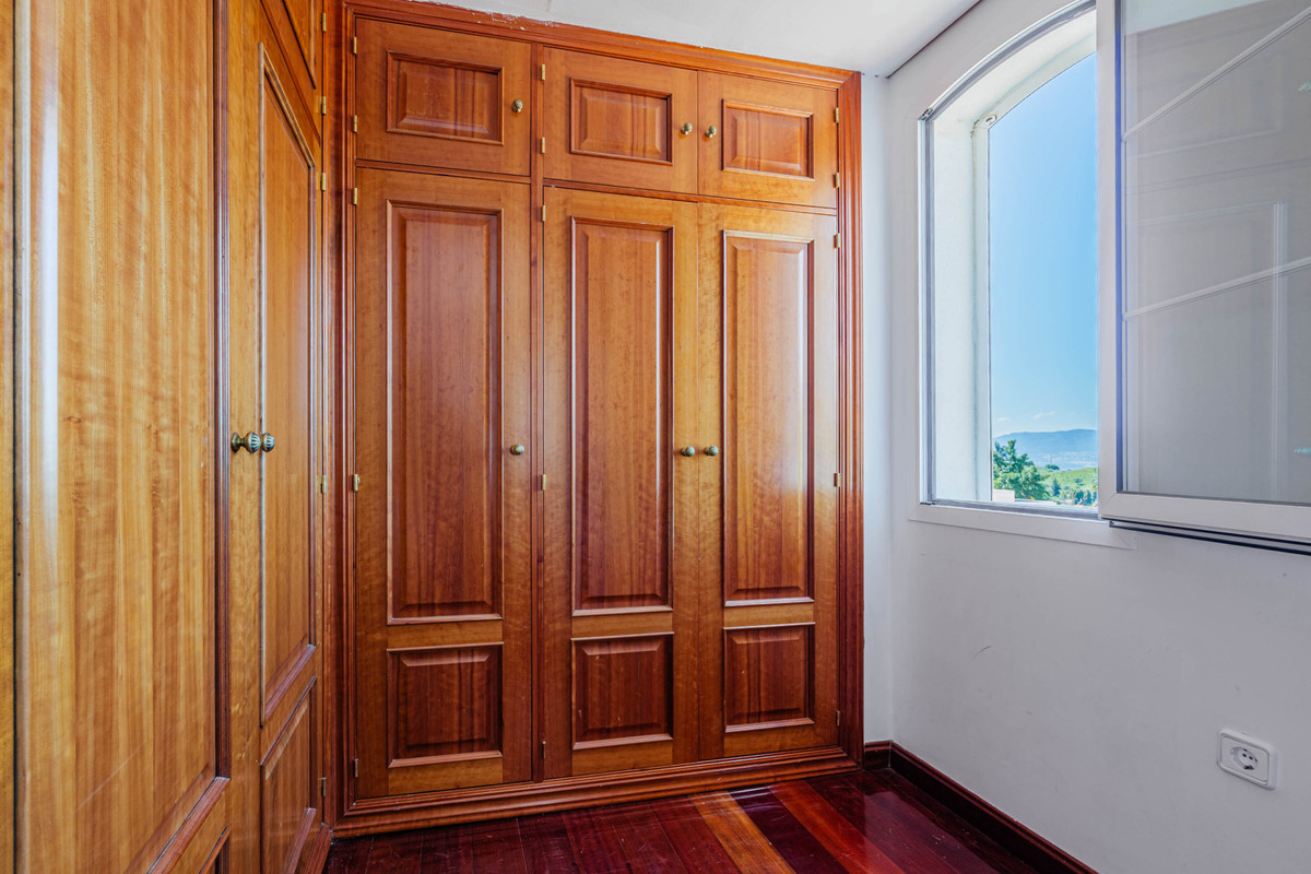 8 Bed Townhouse for sale in Puerto De La Torre Costa Del Sol, Málaga, Spain