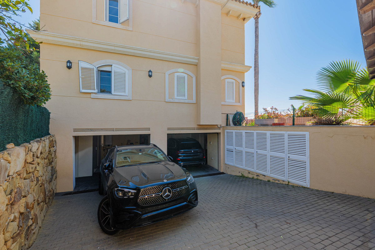 8 Bed Townhouse for sale in Puerto De La Torre Costa Del Sol, Málaga, Spain