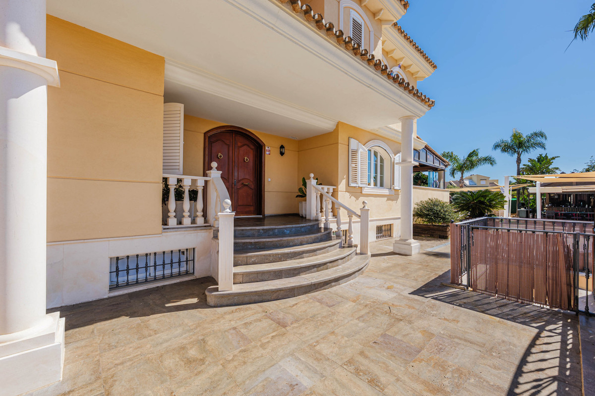 8 Bed Townhouse for sale in Puerto De La Torre Costa Del Sol, Málaga, Spain