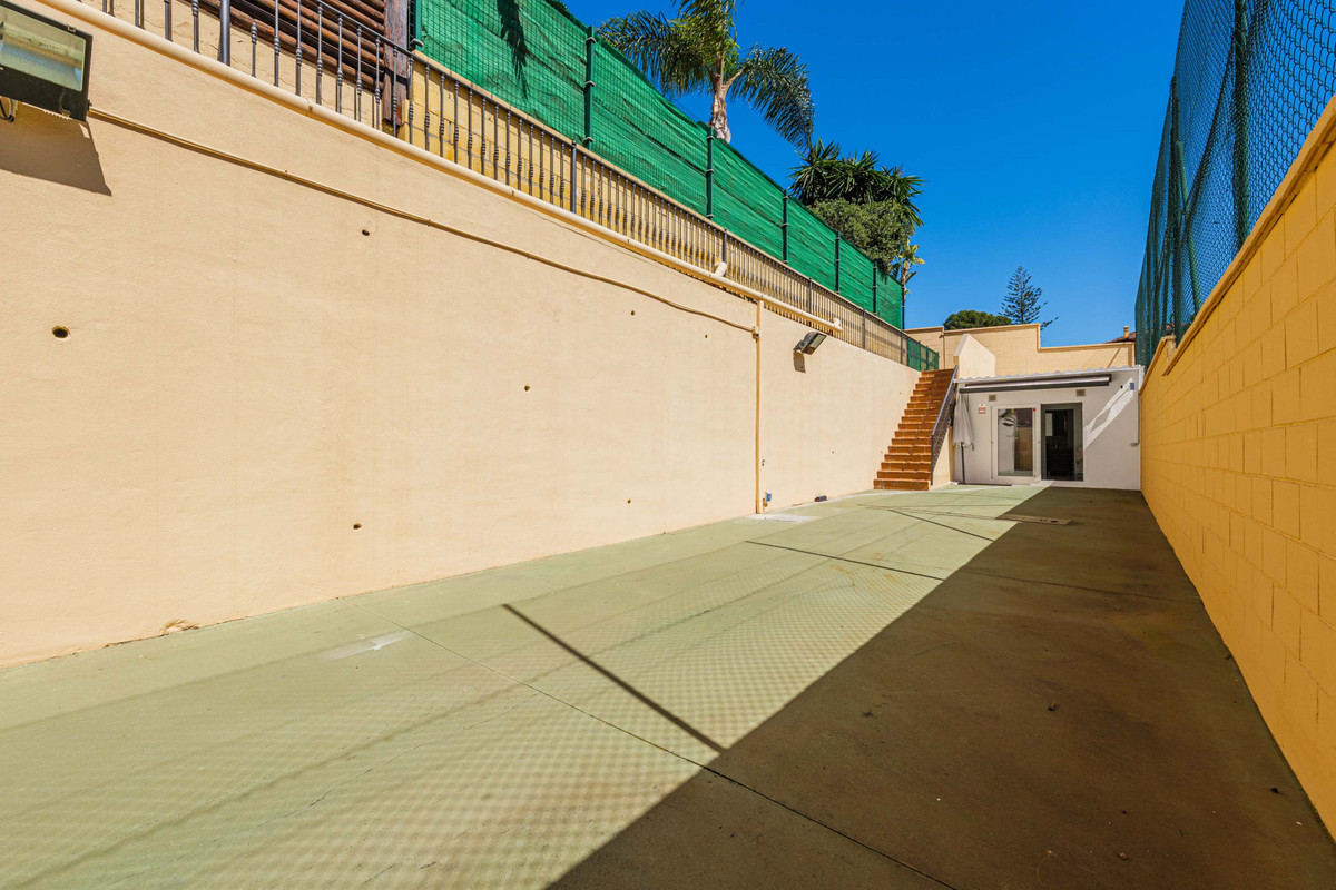 8 Bed Townhouse for sale in Puerto De La Torre Costa Del Sol, Málaga, Spain