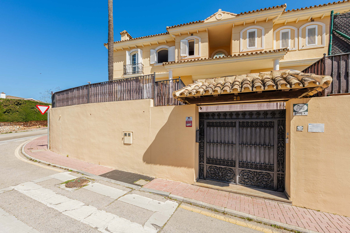 8 Bed Townhouse for sale in Puerto De La Torre Costa Del Sol, Málaga, Spain