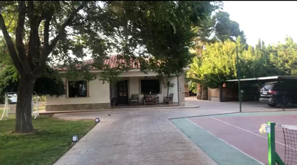 4 Bed Townhouse for sale in Elda Costa Blanca, Alicante, Spain