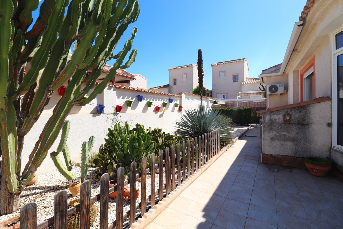 Se vende Villa - Chalet de 2 dormitorios en Costa Blanca, Alicante, España