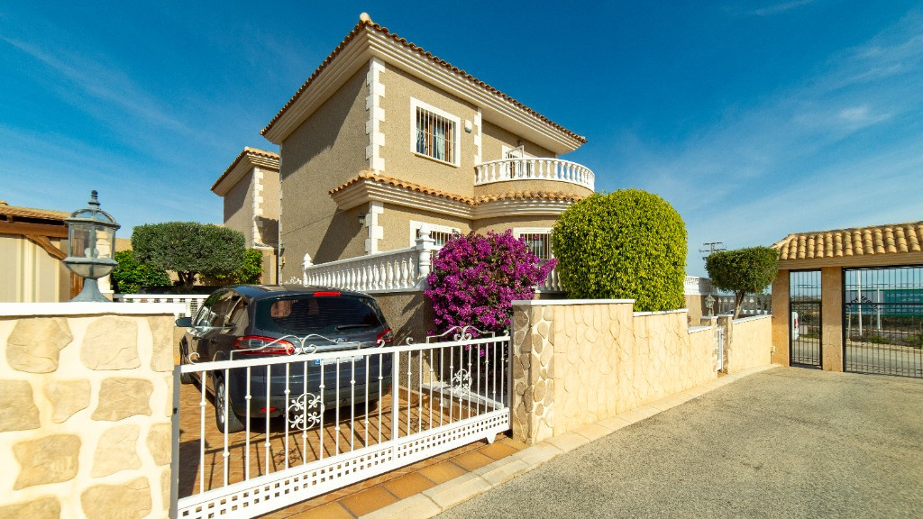 2 Bed Townhouse for sale in Los Altos Costa Blanca, Alicante, Spain