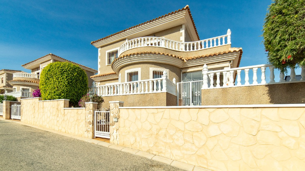 2 Bed Townhouse for sale in Los Altos Costa Blanca, Alicante, Spain