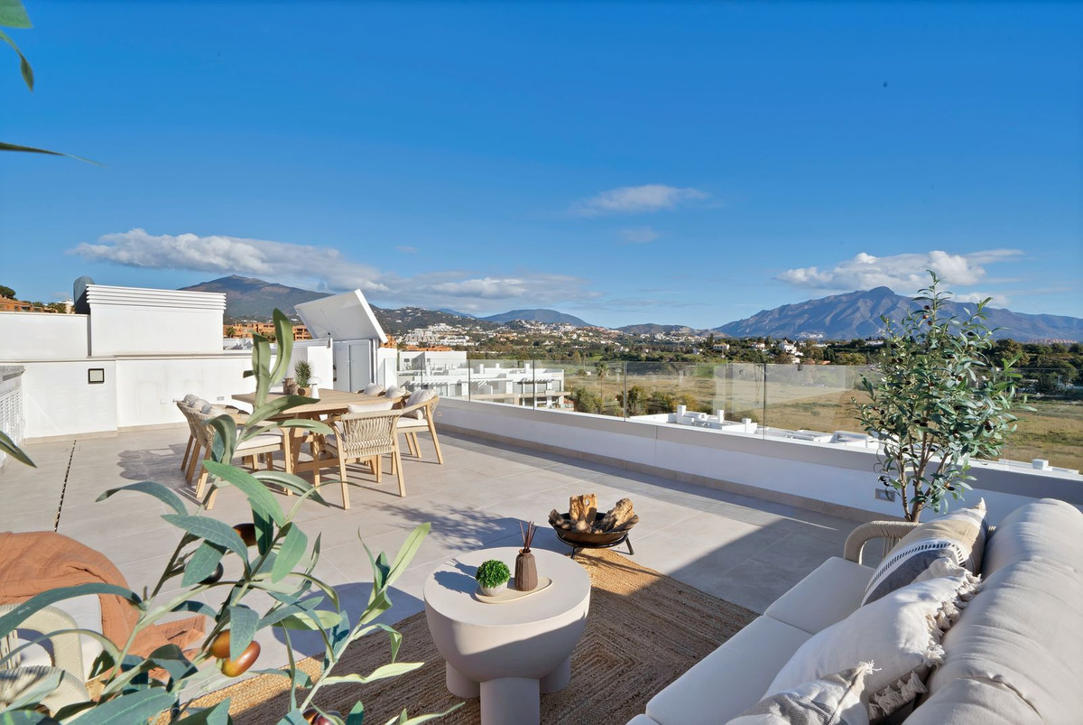3 Bed Apartment for sale in Estepona Costa Del Sol, Málaga, Spain