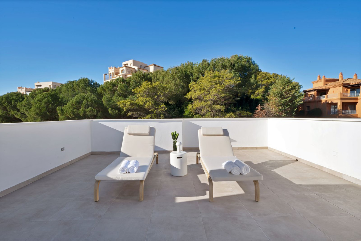 3 Bed Apartment for sale in Estepona Costa Del Sol, Málaga, Spain
