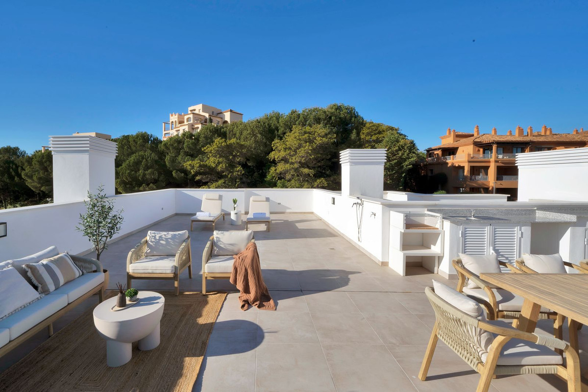 3 Bed Apartment for sale in Estepona Costa Del Sol, Málaga, Spain