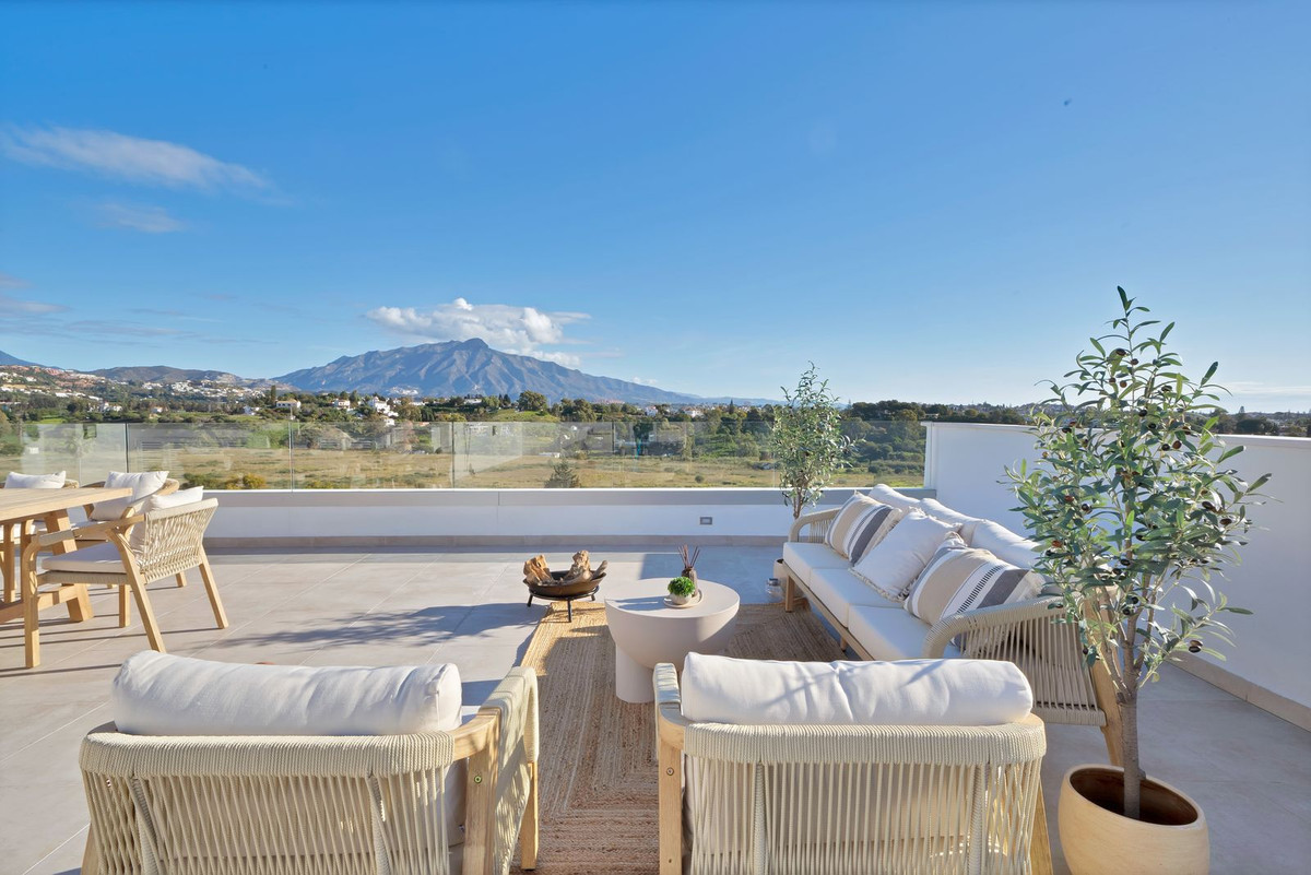 3 Bed Apartment for sale in Estepona Costa Del Sol, Málaga, Spain