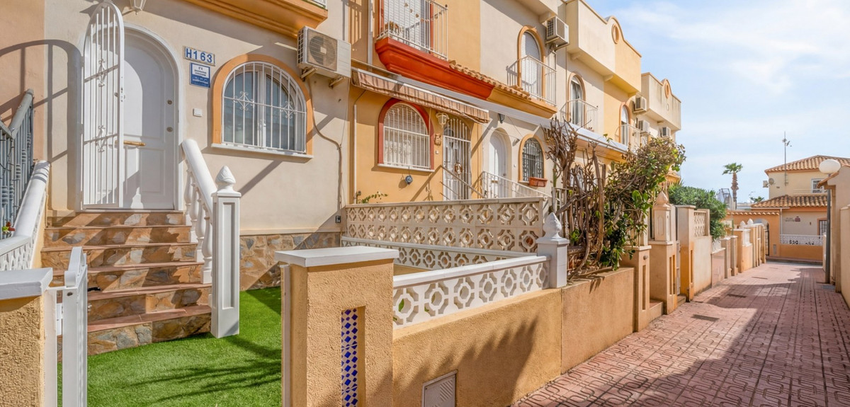 2 Bed Townhouse for sale in La Florida Costa Blanca, Alicante, Spain