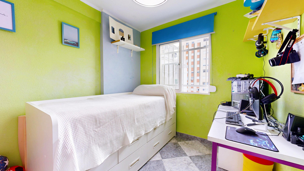 Se vende Apartamento Planta Media de 3 dormitorios en Costa Del Sol, Málaga, España