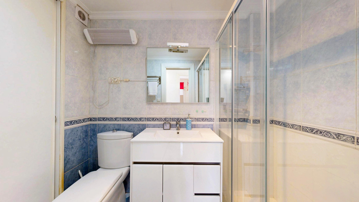 Se vende Apartamento Planta Media de 3 dormitorios en Costa Del Sol, Málaga, España