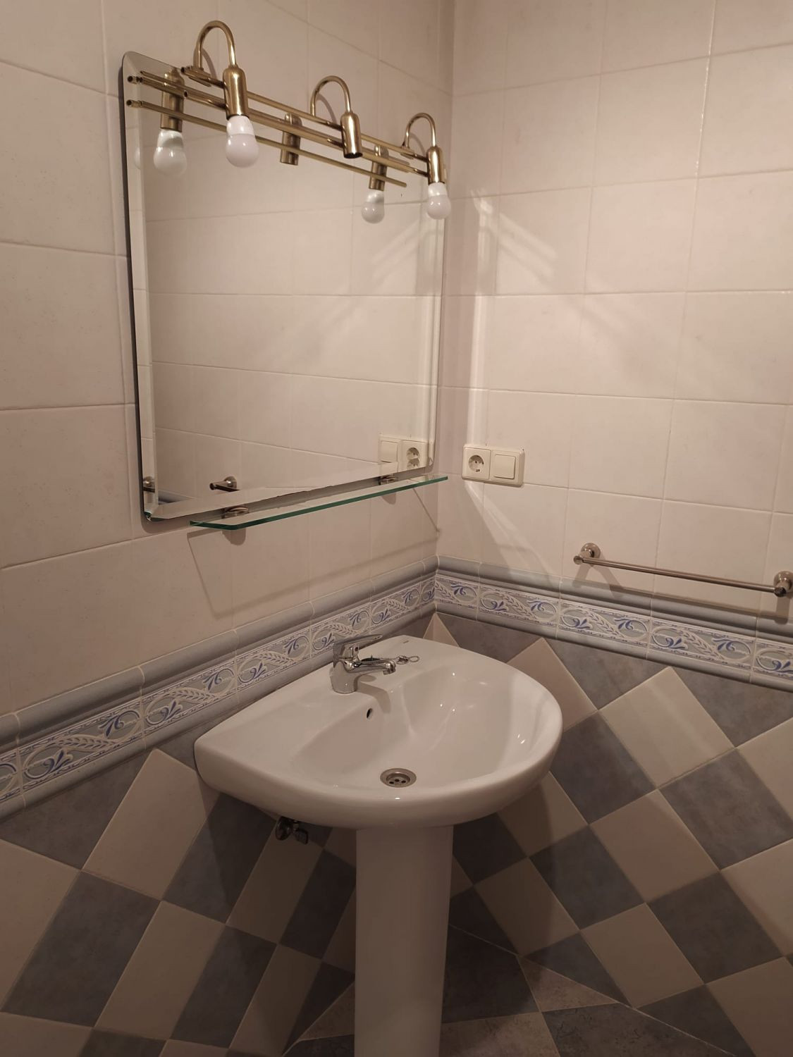 Se vende Villa - Chalet de 5 dormitorios en Costa Del Sol, Málaga, España