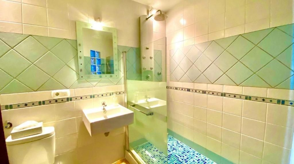 5 Bed Commercial unit for sale in Casarabonela Costa Del Sol, Málaga, Spain