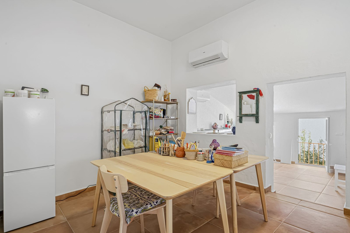 6 Bed Townhouse for sale in Ardales Costa Del Sol, Málaga, Spain