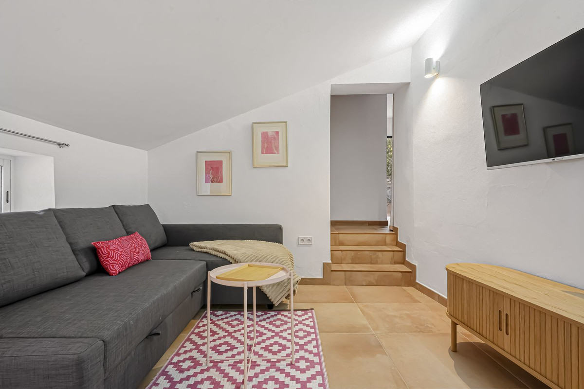 6 Bed Townhouse for sale in Ardales Costa Del Sol, Málaga, Spain