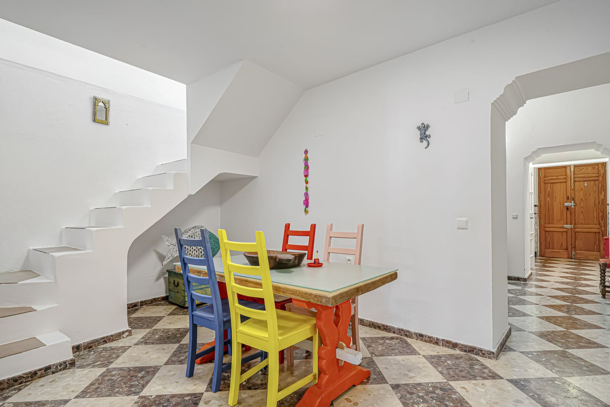 6 Bed Townhouse for sale in Ardales Costa Del Sol, Málaga, Spain