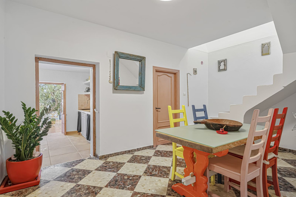 6 Bed Townhouse for sale in Ardales Costa Del Sol, Málaga, Spain
