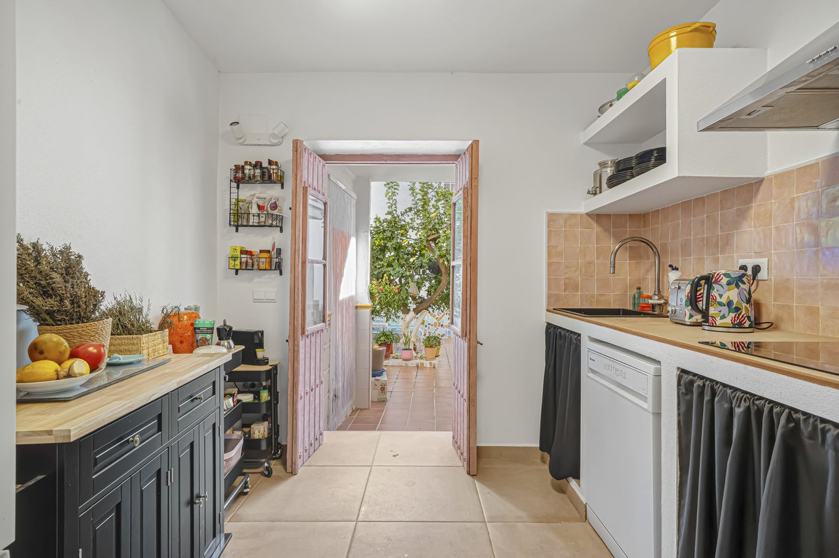 6 Bed Townhouse for sale in Ardales Costa Del Sol, Málaga, Spain