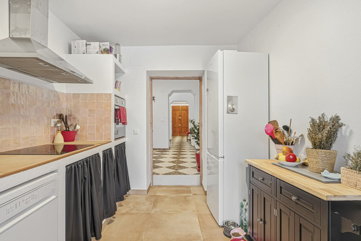 6 Bed Townhouse for sale in Ardales Costa Del Sol, Málaga, Spain