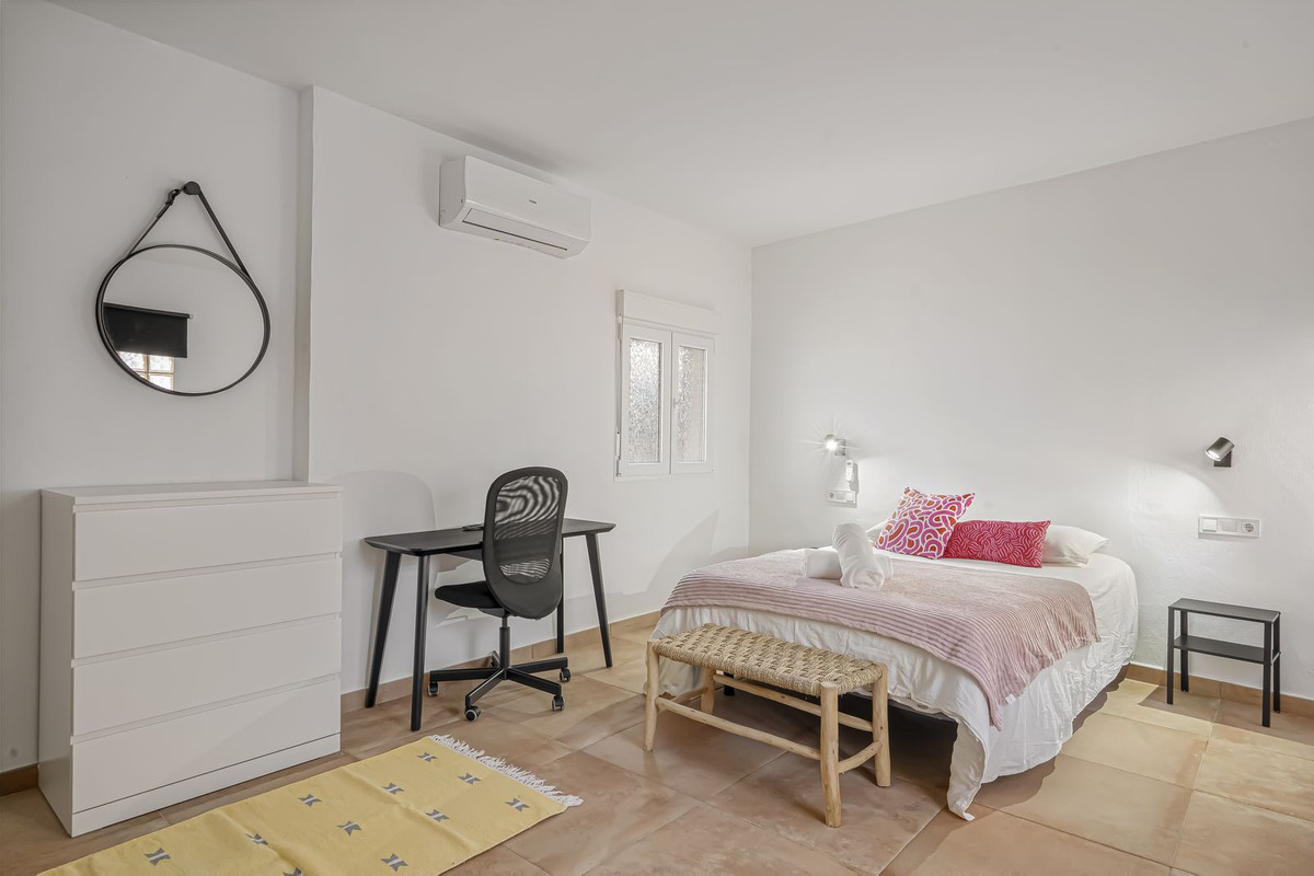 6 Bed Townhouse for sale in Ardales Costa Del Sol, Málaga, Spain